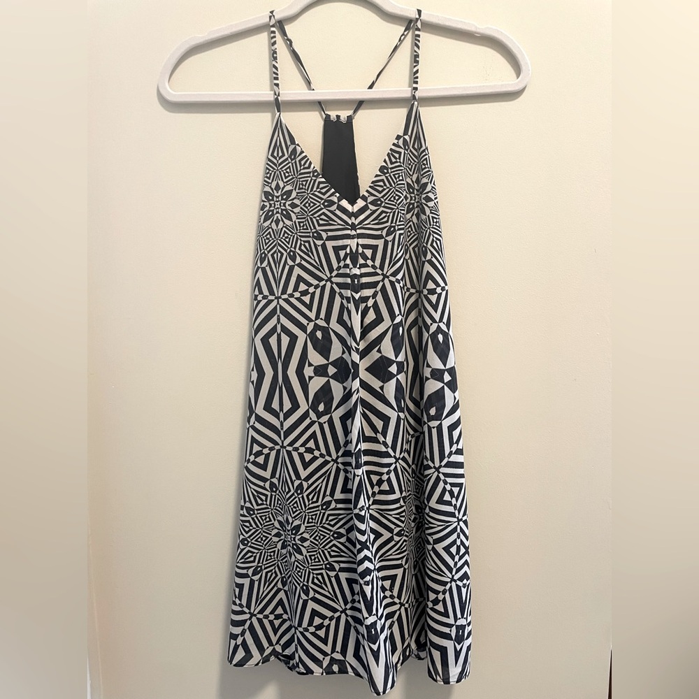 XS Alice + Olivia mini dress. Black and white. 94% silk shell. Full lining.